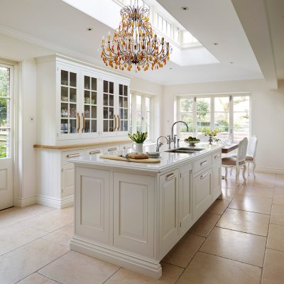 traditional-hand-painted-kitchen-english-classic-style-mark-wilkinson-kitchens-harrogate-img~97c15b64071d407f_14-3862-1-e03579b